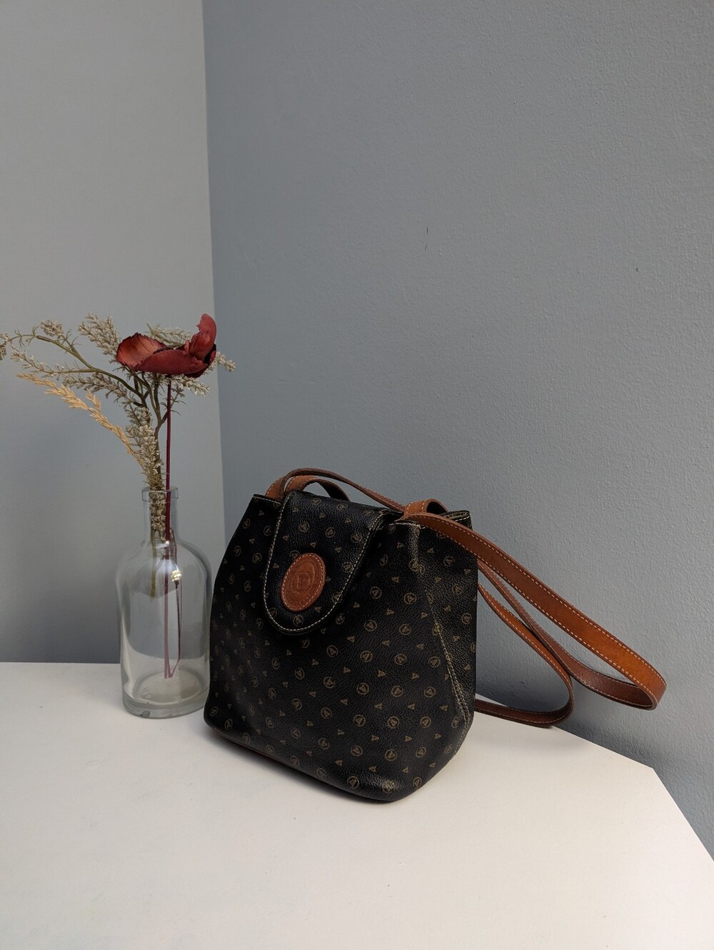 Vintage Valleverde monogram bucket shoulder bag brown Italian leather